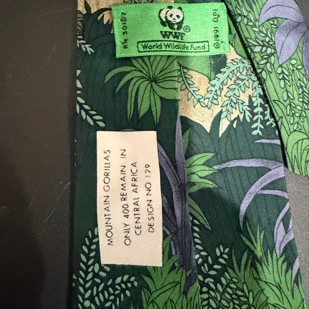 VTG 1991 WWF World Wildlife Fund Silk Tie Mens Mountain Gorillas Jungle Teacher